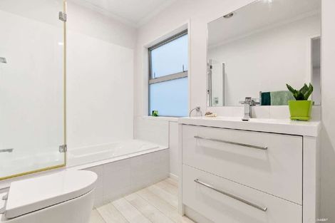 Photo of property in 8 Karauria Lane, Orewa, 0931