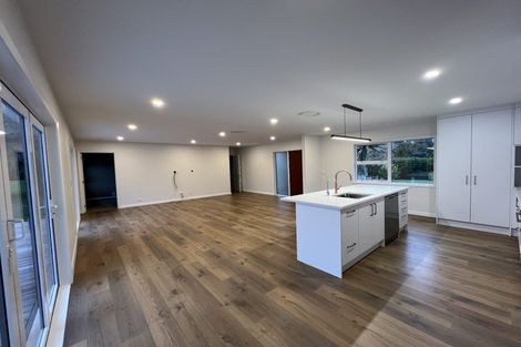 Photo of property in 171 Boord Crescent, Kumeu, 0891