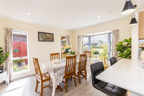 Photo of property in 6 Royal Oak Drive, Kelvin Grove, Palmerston North, 4414