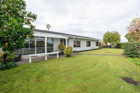 Photo of property in 2 Clements Crescent, Queenwood, Hamilton, 3210