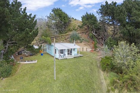 Photo of property in 8 Signal Street, Foxton Beach, Foxton, 4815