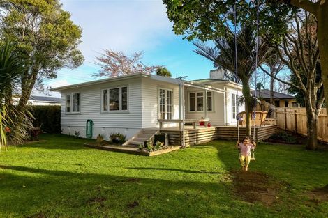 Photo of property in 33 Omata Road, Marfell, New Plymouth, 4310