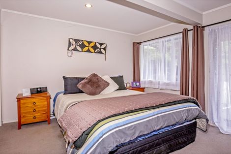 Photo of property in 97 Woodlands Park Road, Titirangi, Auckland, 0604