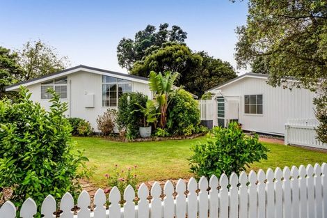 Photo of property in 5 Prudence Place, Oakura, 4314