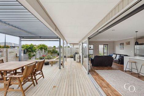 Photo of property in 31 Butterworth Crescent, Papamoa Beach, Papamoa, 3118