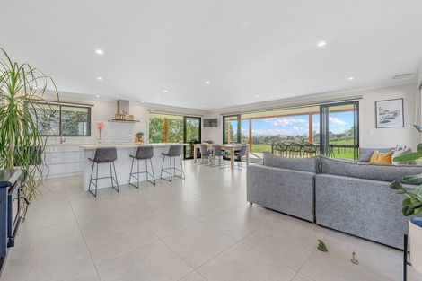 Photo of property in 298 Red Hills Road, Taupaki, Henderson, 0782