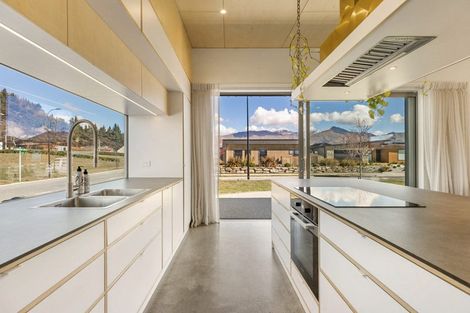 Photo of property in 6 Pounamu Avenue, Albert Town, Wanaka, 9305