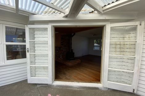 Photo of property in 8 Donnelly Street, Oakura, 4314