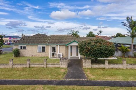 Photo of property in 2 Amadeus Place, Northpark, Auckland, 2013