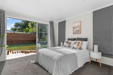 Photo of property in 33 Karoro Road, One Tree Point, 0118