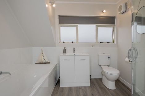 Photo of property in 10 Guildford Street, Levin, 5510