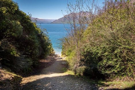 Photo of property in 64 Cedar Drive, Kelvin Heights, Queenstown, 9300