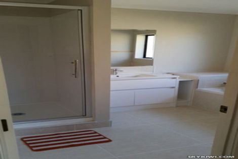 Photo of property in 2/5 Fieldstone Court, Northpark, Auckland, 2013