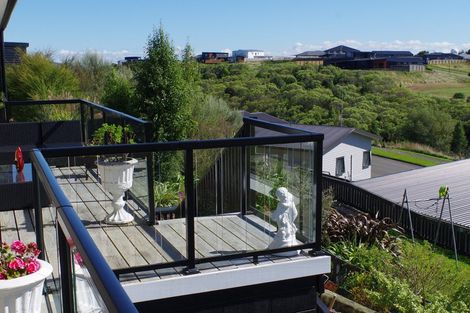 Photo of property in 121 Cashmere Drive, Fitzherbert, Palmerston North, 4410