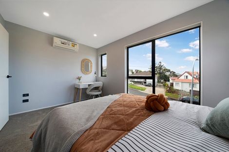Photo of property in 1 Tacitus Place, Totara Vale, Auckland, 0629