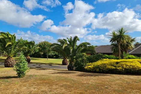 Photo of property in 10 Gleaming Place, Waiuku, 2123