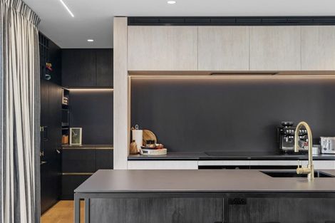 Photo of property in 32 Mount Pleasant Road, Mount Pleasant, Christchurch, 8081