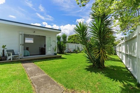 Photo of property in 92 Astley Avenue, New Lynn, Auckland, 0600