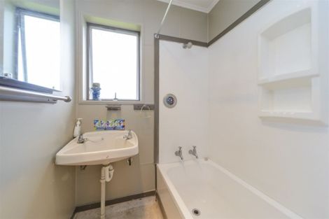 Photo of property in 10 Gladys Place, Kelvin Grove, Palmerston North, 4414