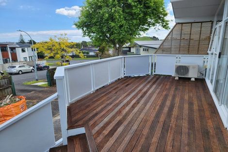 Photo of property in 8 Malvina Place, Bucklands Beach, Auckland, 2014