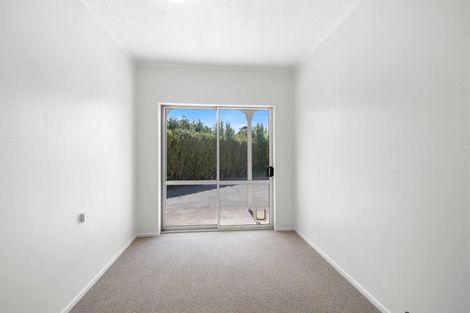 Photo of property in 3b Hunter Place, Merrilands, New Plymouth, 4312