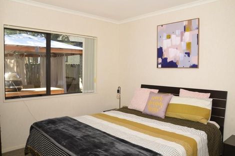 Photo of property in 34 Glen Bay Close, Pinehill, Auckland, 0632