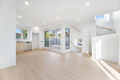 Photo of property in 1/9 Aeroview Drive, Beach Haven, Auckland, 0626