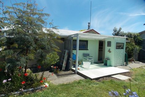 Photo of property in 13 Beach Street, Tangimoana, 4822