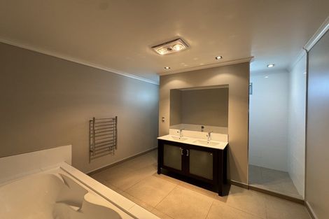 Photo of property in 17 Denham Court, Flagstaff, Hamilton, 3210