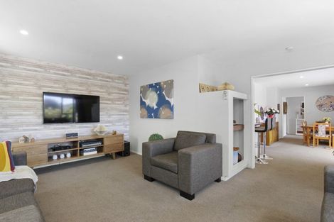 Photo of property in 2 Kahukura Road, Hei Hei, Christchurch, 8042