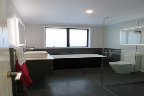 Photo of property in 2 Paapaka Way, Waiuku, 2123