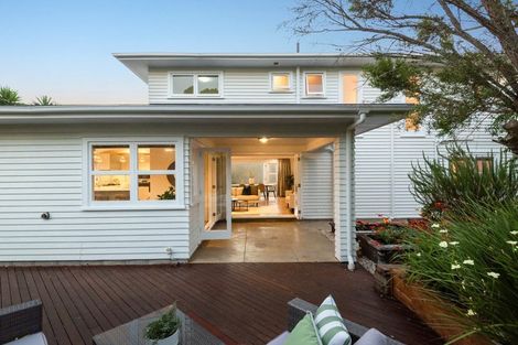 Photo of property in 22 Eversleigh Road, Belmont, Auckland, 0622