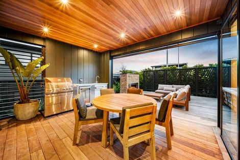 Photo of property in 2 Hanikura Street, Long Bay, Auckland, 0630