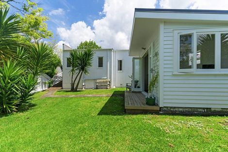Photo of property in 92 Astley Avenue, New Lynn, Auckland, 0600
