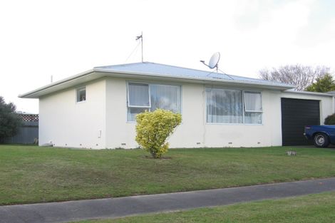 Photo of property in 12-14 Hinau Place, Cloverlea, Palmerston North, 4412