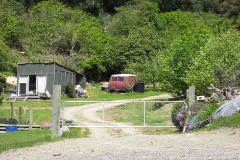 Photo of property in 18 Angle Street, Picton, 7220