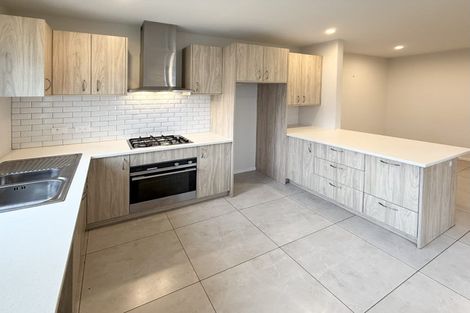 Photo of property in 6 Riroriro Close, Papakura, 2110