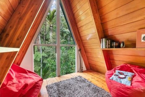 Photo of property in 36 Titirangi Beach Road, Titirangi, Auckland, 0604