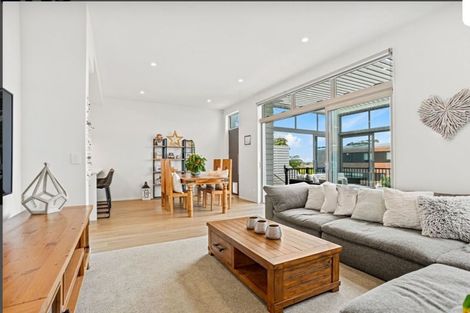 Photo of property in 14 Watermill Lane, Silverdale, 0932