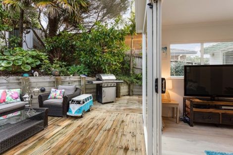 Photo of property in 32 Kate Sheppard Avenue, Torbay, Auckland, 0630