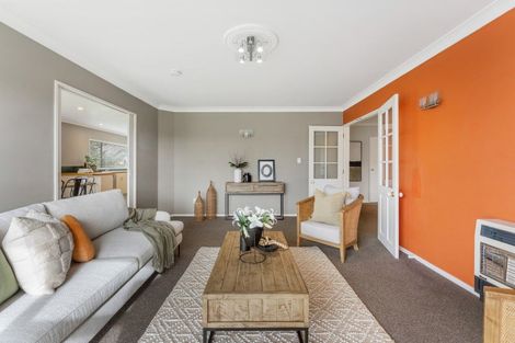 Photo of property in 23 Greenwood Place, Fitzherbert, Palmerston North, 4410
