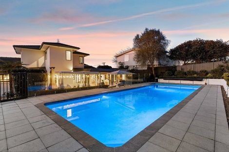 Photo of property in 6 Liston Crescent, Cockle Bay, Auckland, 2014