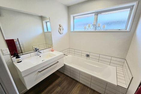 Photo of property in 32 Whakatipu Street, Pegasus, 7612