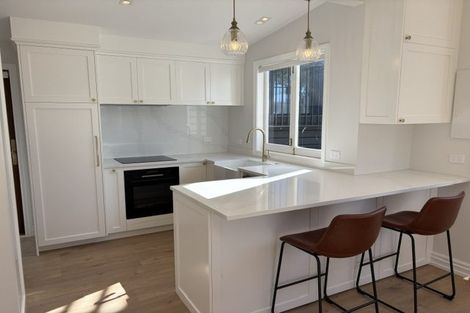 Photo of property in 43a Pohutukawa Avenue, Red Beach, 0932