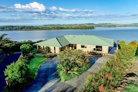 Photo of property in 16 Kotare Crescent, Pahi, Paparoa, 0571