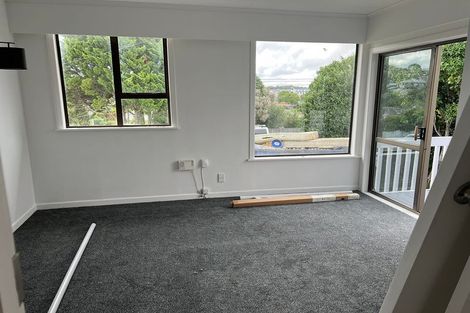 Photo of property in 2 Springside Place, New Lynn, Auckland, 0600