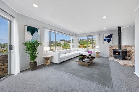 Photo of property in 2/33 Penguin Drive, Murrays Bay, Auckland, 0630