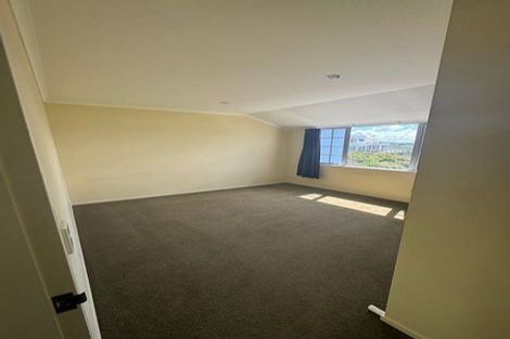 Photo of property in 36b Tamworth Crescent, Newlands, Wellington, 6037