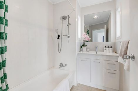 Photo of property in 3/22 Hogans Road, Glenfield, Auckland, 0629