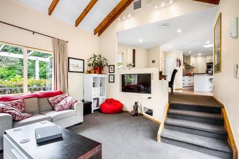 Photo of property in 10 Tui Crescent, Waiatarua, Auckland, 0604